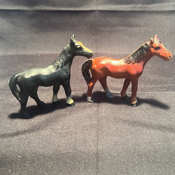 Vintage Cast Iron set of 2 horses. - Picture 5 of 5